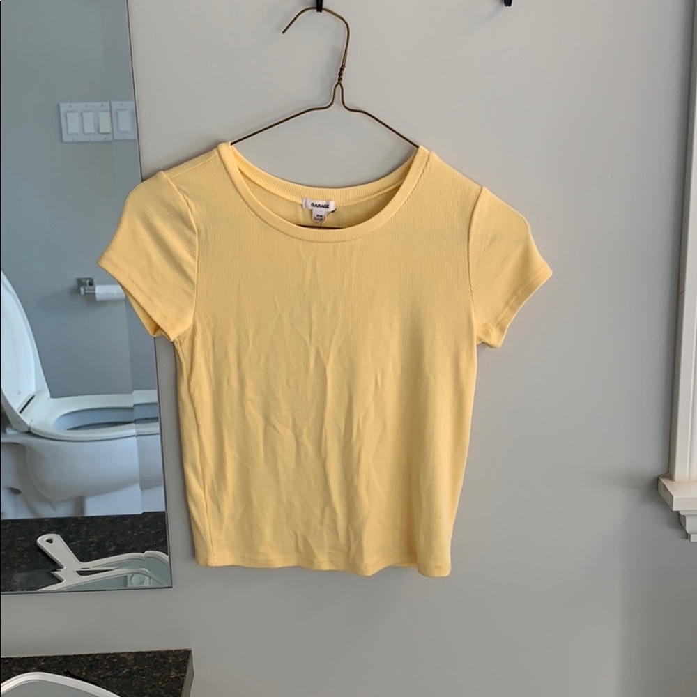 a yellow t shirt